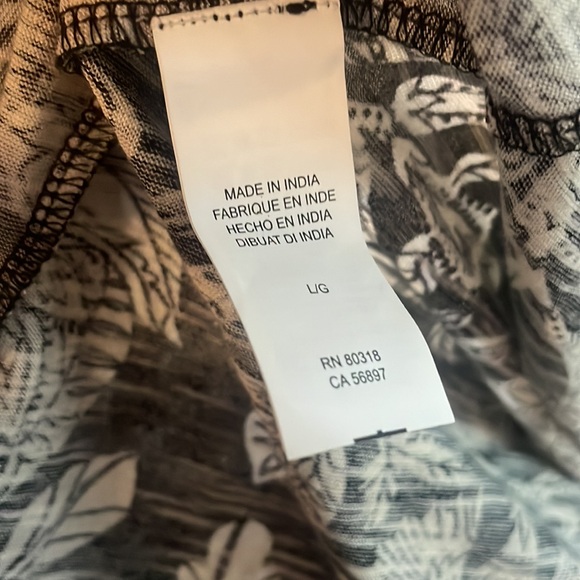 LUCKY BRAND Large Boho top. Excellent like new condition.black and cream floral - Picture 8 of 10